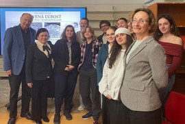 L. Franek, M.M. Solórzano, študenti a pedagogička atedry romanistiky, Zdroj: archív Katedry romanistiky FiF UK