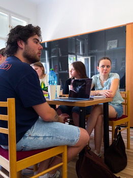 Lucia Virostková a študentstvo žurnalistiky z holandskej Univerzity aplikovaných vied Fontys