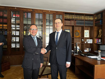 Premiér Xavier Espot Zamora s dekanom FIF UK Mariánom Zouharom